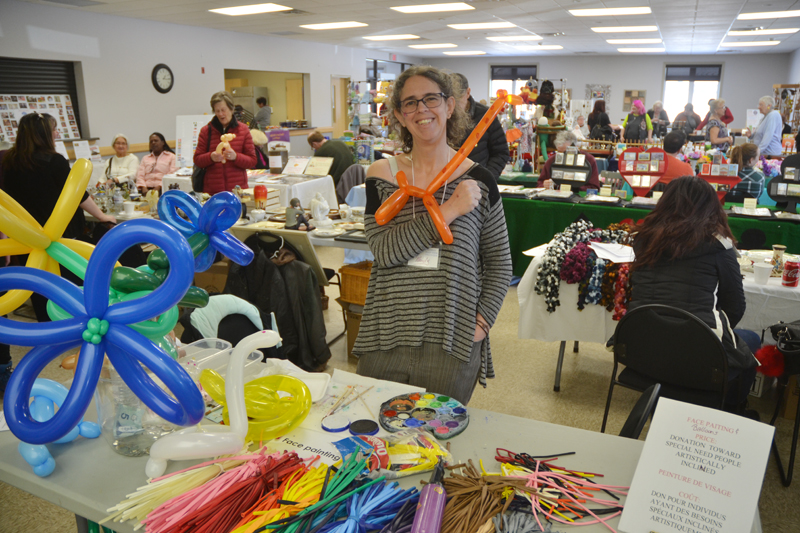 Parade of Nations’ hobbies, collectibles, art and crafts show rounds up a crowd