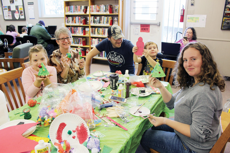 Christmas craft fun at Chesterville Library