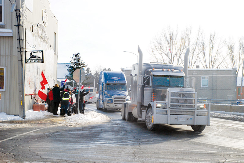 Freedom Convoy swings through Chesterville