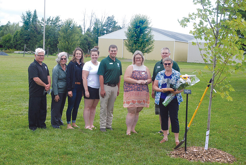 Barbara Ann Glaude receives 4-H Ontario Arbor Award