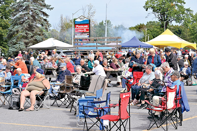 Apple Fest 2022 draws a large crowd