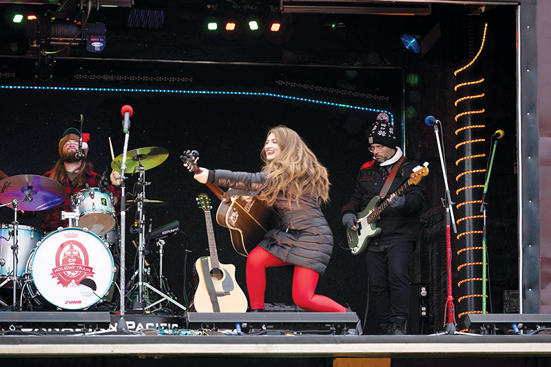 CP Holiday Train a crowd pleaser in Finch