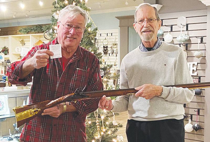 Replica Flintlock Kentucky rifle won by Kemptville man