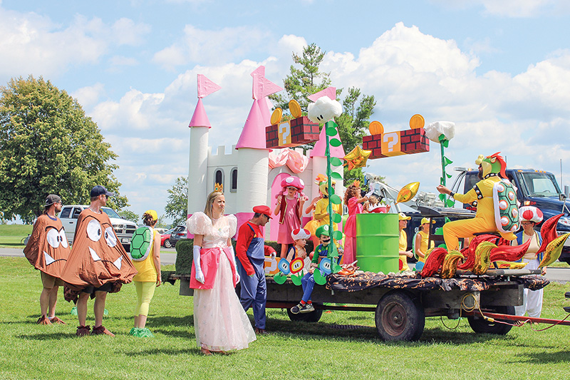 Mario, Luigi and friends parading around at the Tubie Weekend
