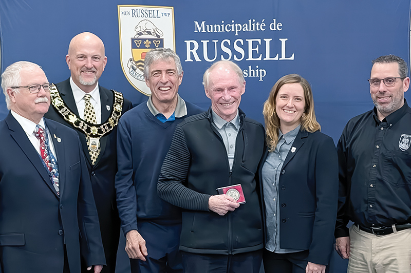 Dave Dyer presented with Citizen Recognition Award by Russell Council
