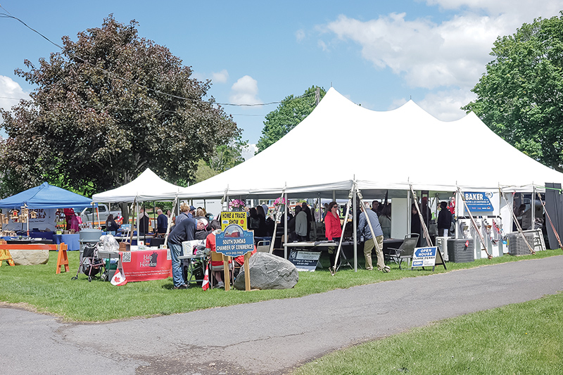 South Dundas Chamber provides local shoppers with a Sunny afternoon in the park